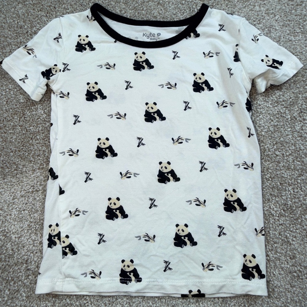 Kyte Baby Panda Bamboo Print Short Sleeve Pajama Top White Black‎ 3T Snug Fit